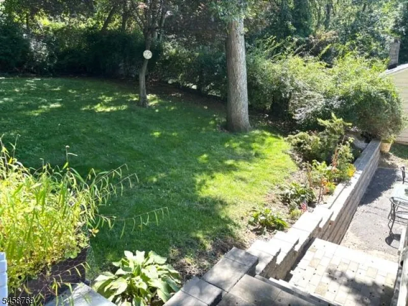 30 Woodlawn Ter Jefferson, NJ 07849