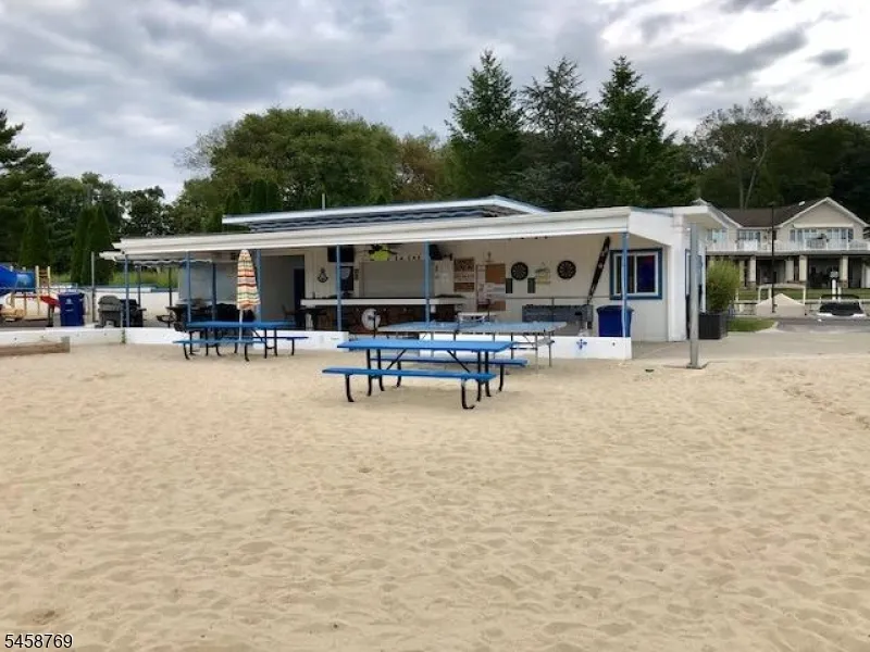 30 Woodlawn Ter Jefferson, NJ 07849