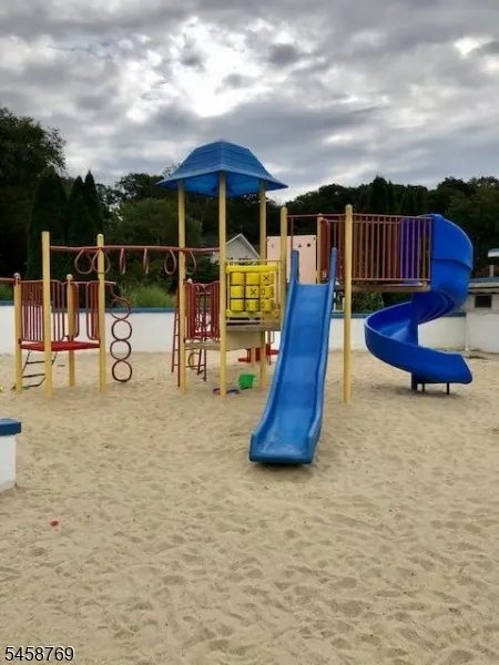 30 Woodlawn Ter Jefferson, NJ 07849