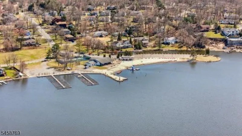 30 Woodlawn Ter Jefferson, NJ 07849