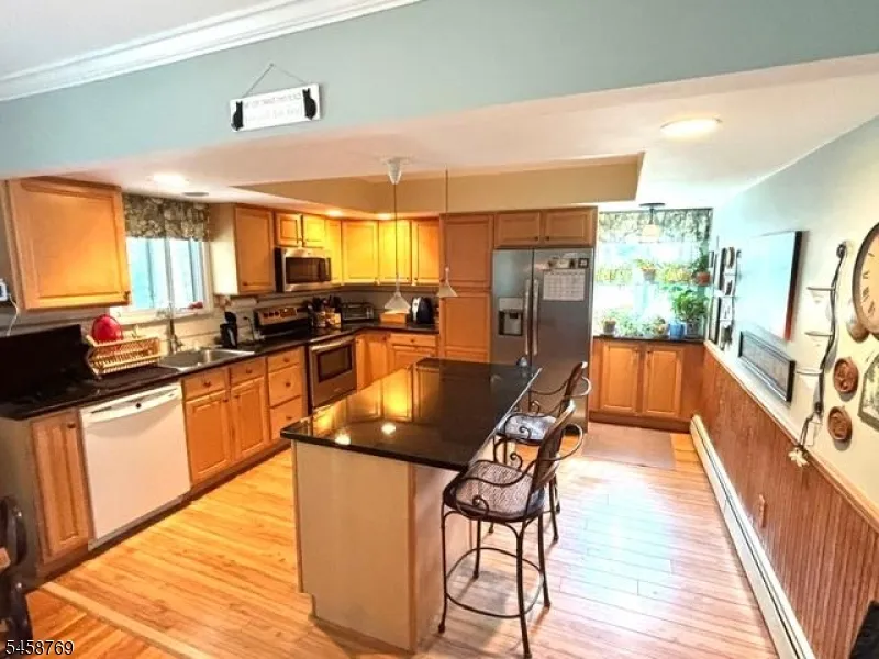 30 Woodlawn Ter Jefferson, NJ 07849