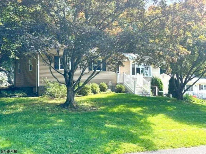 30 Woodlawn Ter Jefferson, NJ 07849
