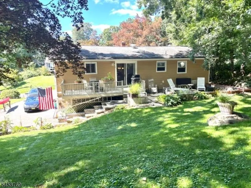 30 Woodlawn Ter Jefferson, NJ 07849