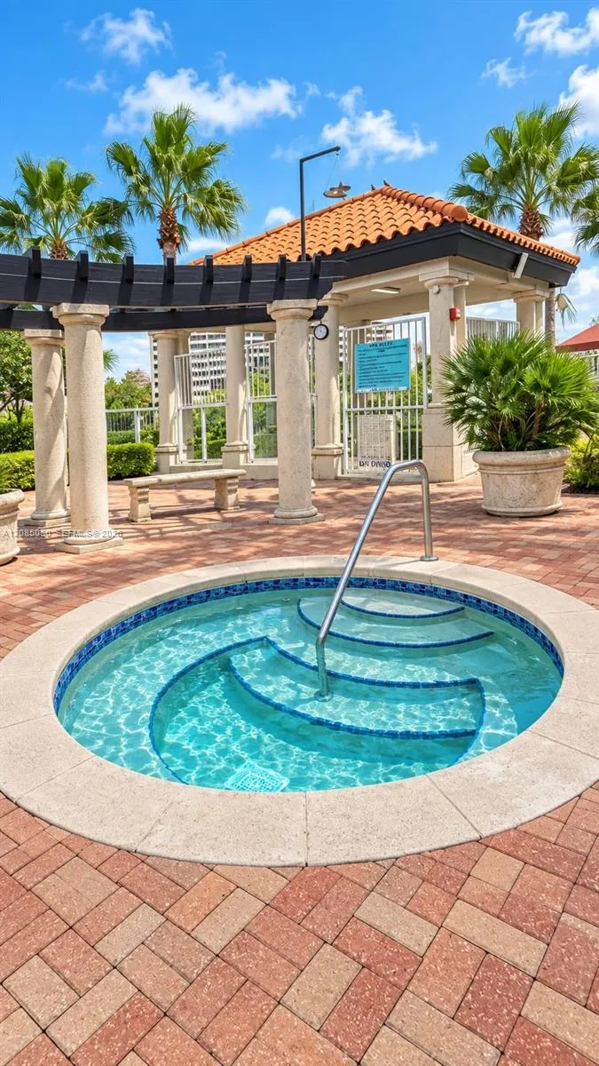 5091 NW 7th St #705 Miami, FL 33126