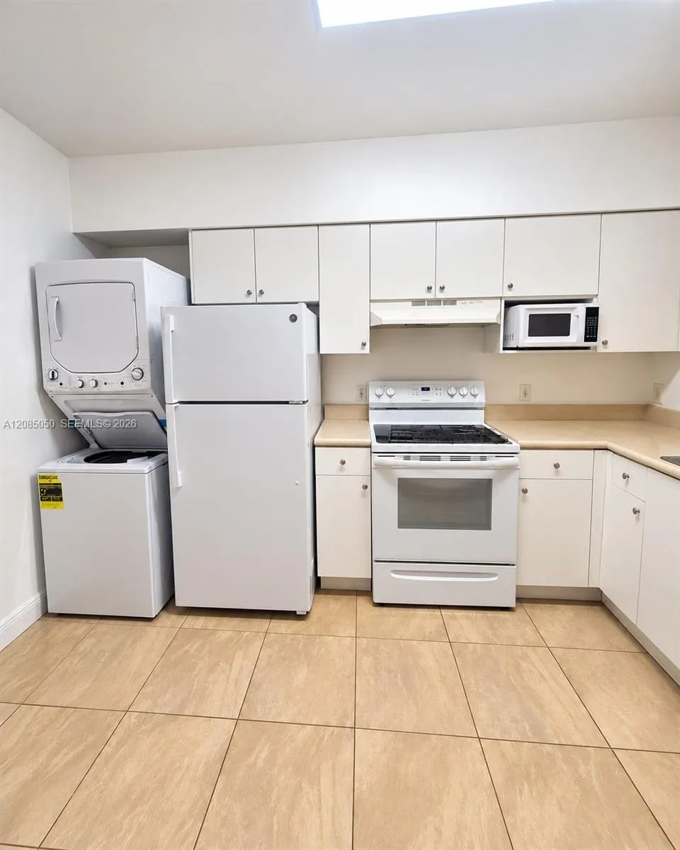 5091 NW 7th St #705 Miami, FL 33126