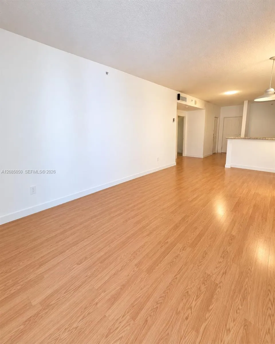 5091 NW 7th St #705 Miami, FL 33126