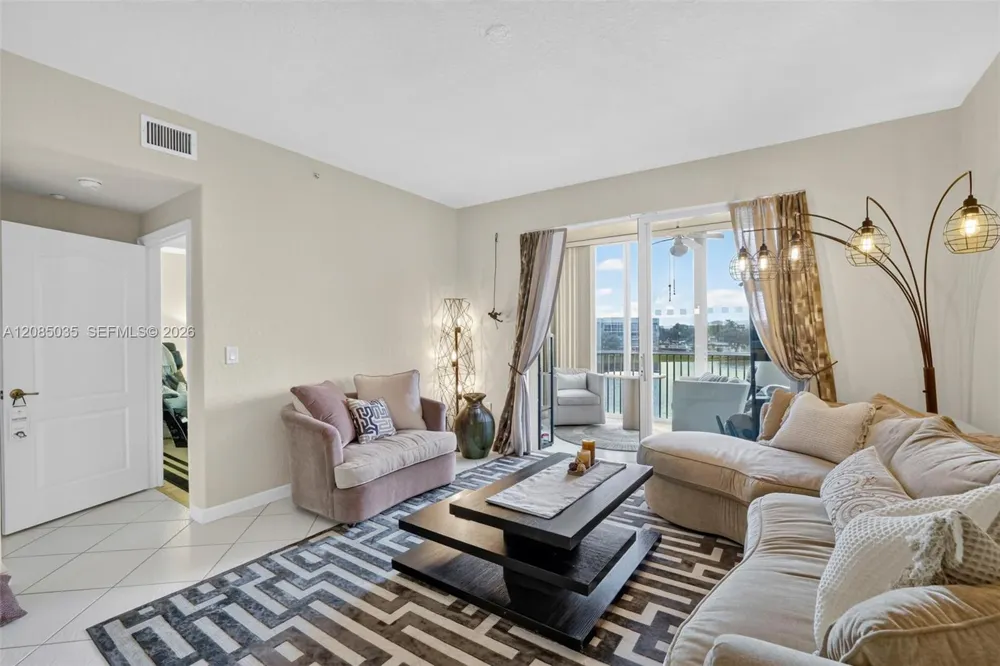 7727 Southampton Ter #310 Tamarac, FL 33321