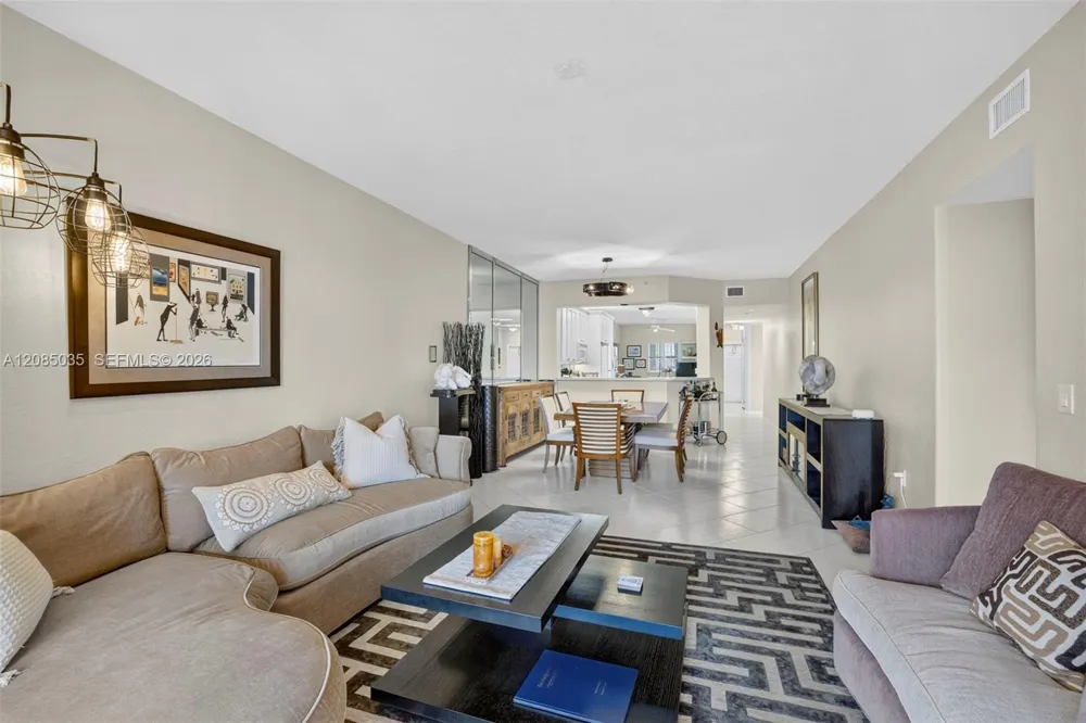 7727 Southampton Ter #310 Tamarac, FL 33321