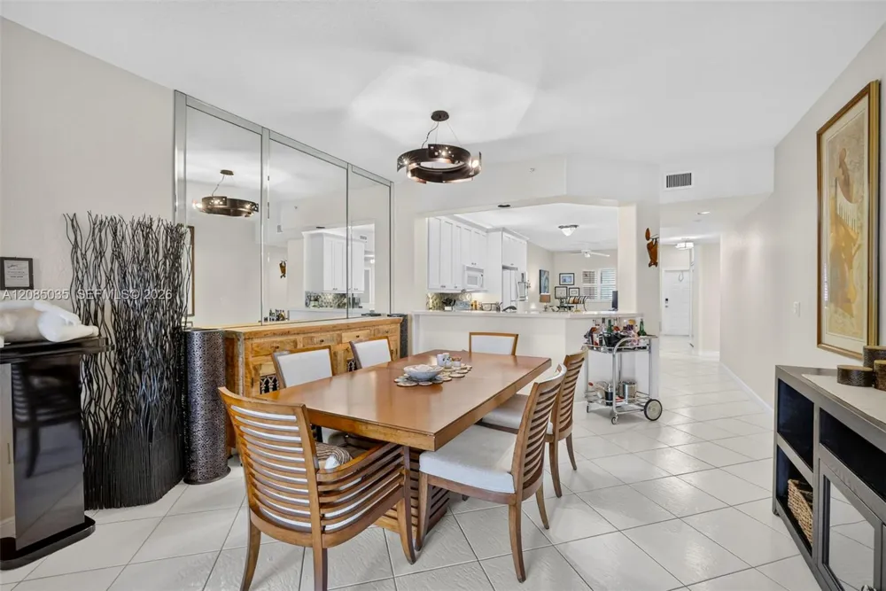 7727 Southampton Ter #310 Tamarac, FL 33321