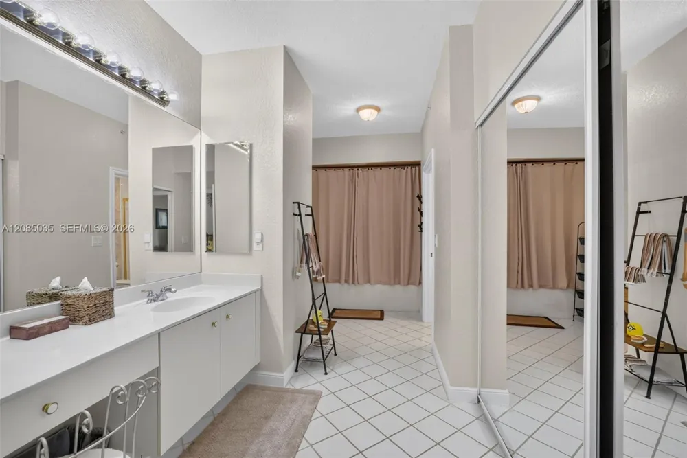 7727 Southampton Ter #310 Tamarac, FL 33321