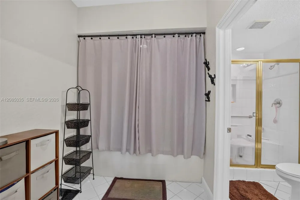 7727 Southampton Ter #310 Tamarac, FL 33321