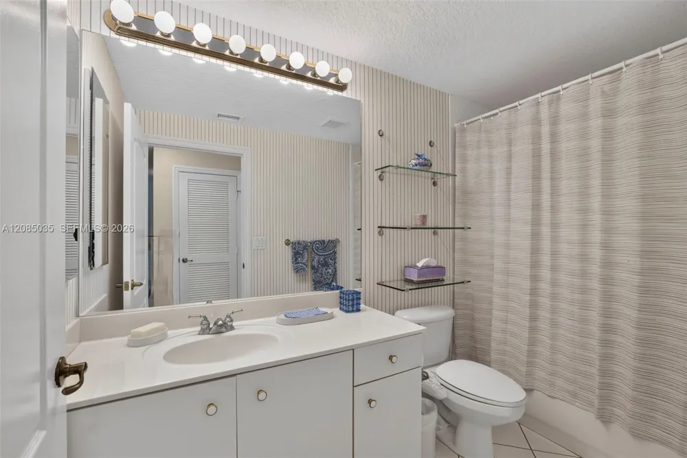 7727 Southampton Ter #310 Tamarac, FL 33321