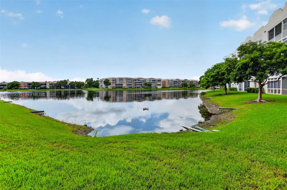 7727 Southampton Ter #310 Tamarac, FL 33321