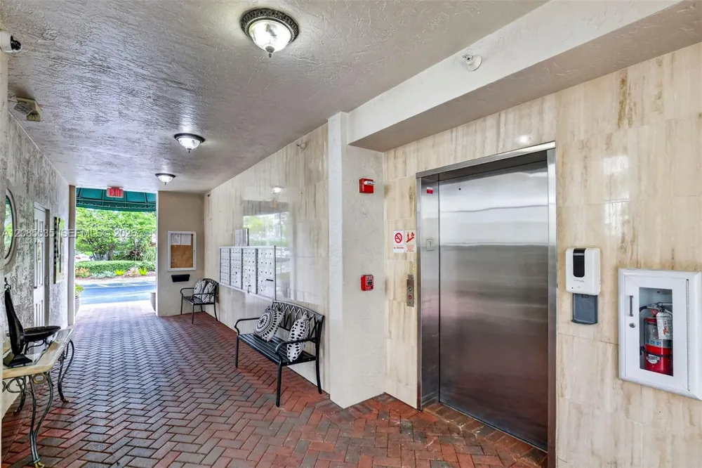 7727 Southampton Ter #310 Tamarac, FL 33321