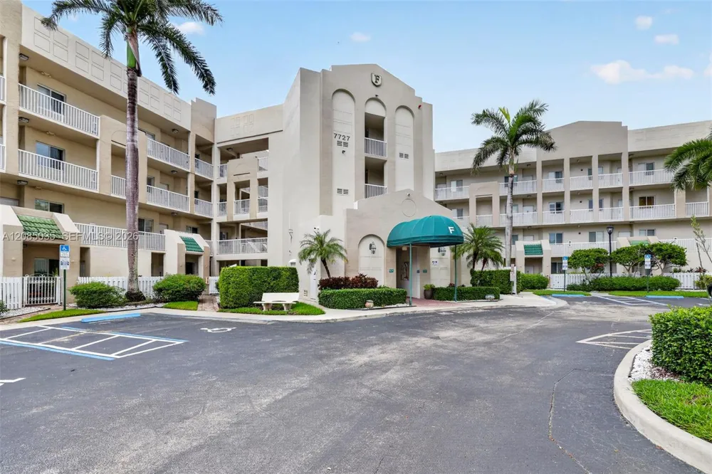 7727 Southampton Ter #310 Tamarac, FL 33321