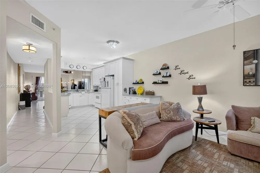 7727 Southampton Ter #310 Tamarac, FL 33321