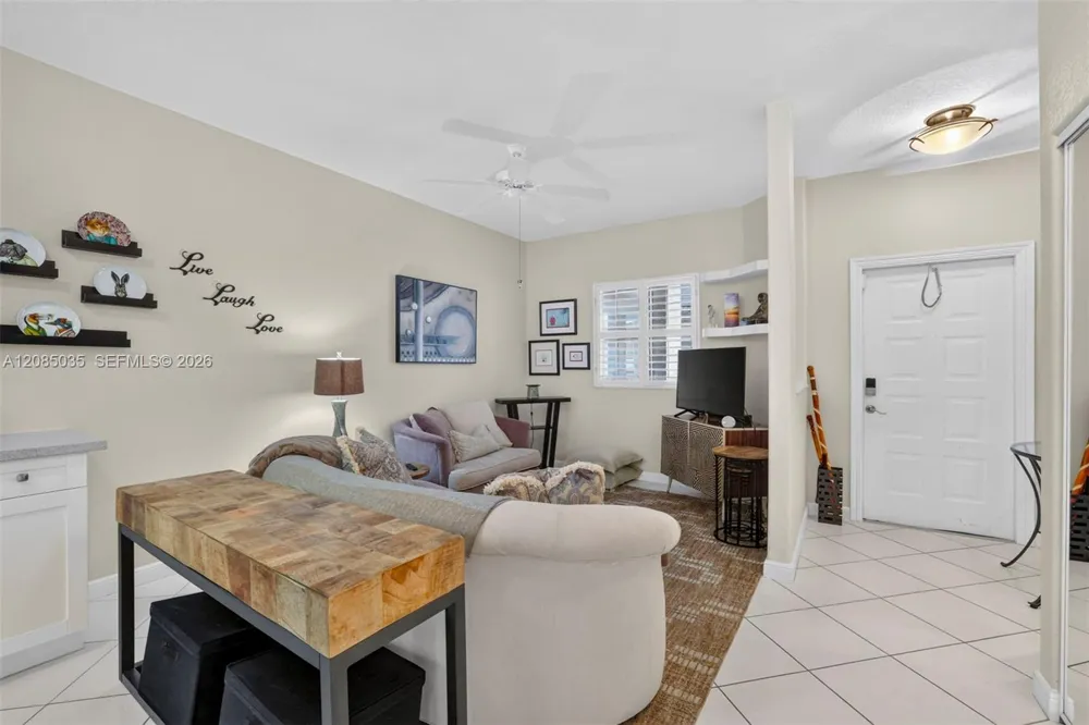 7727 Southampton Ter #310 Tamarac, FL 33321