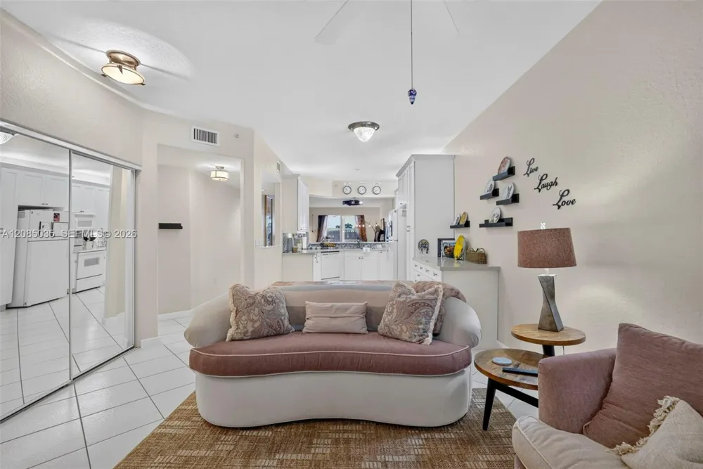 7727 Southampton Ter #310 Tamarac, FL 33321
