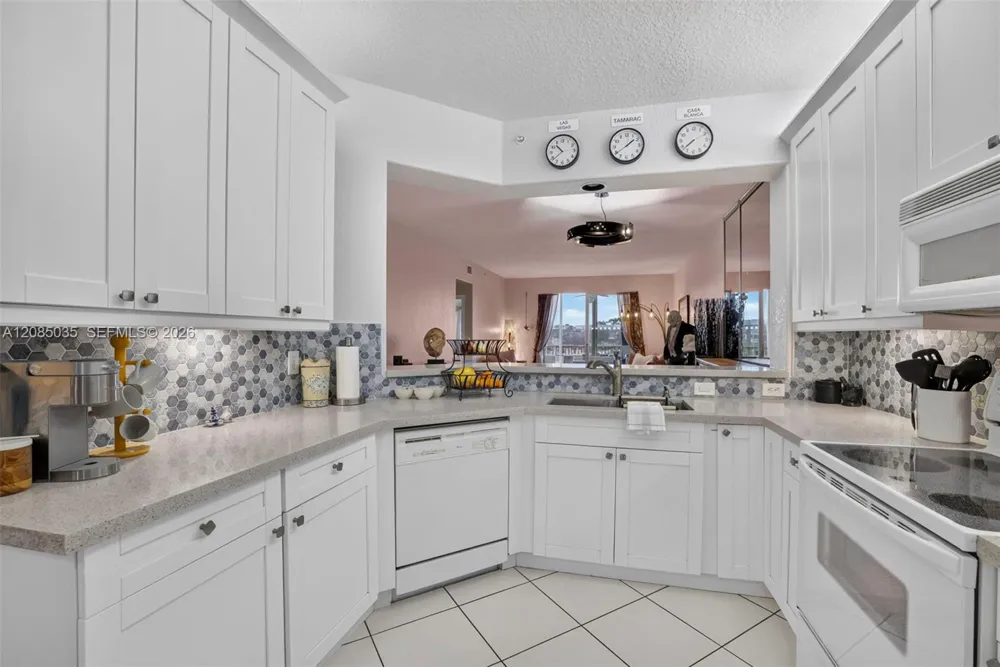 7727 Southampton Ter #310 Tamarac, FL 33321
