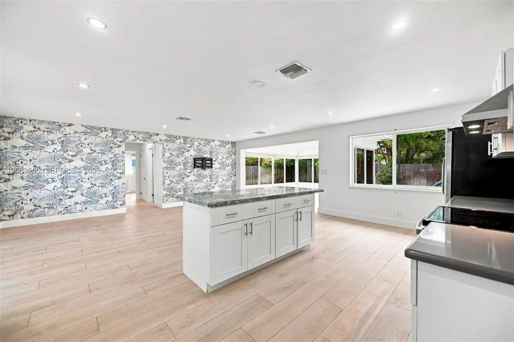 807 SE 9th Ter Deerfield Beach, FL 33441