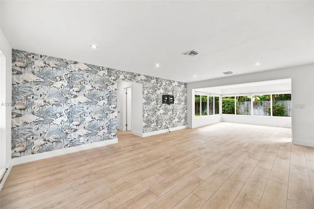 807 SE 9th Ter Deerfield Beach, FL 33441