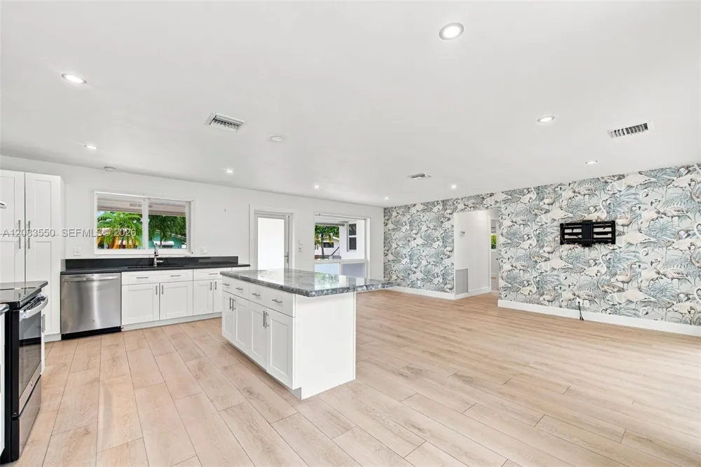 807 SE 9th Ter Deerfield Beach, FL 33441