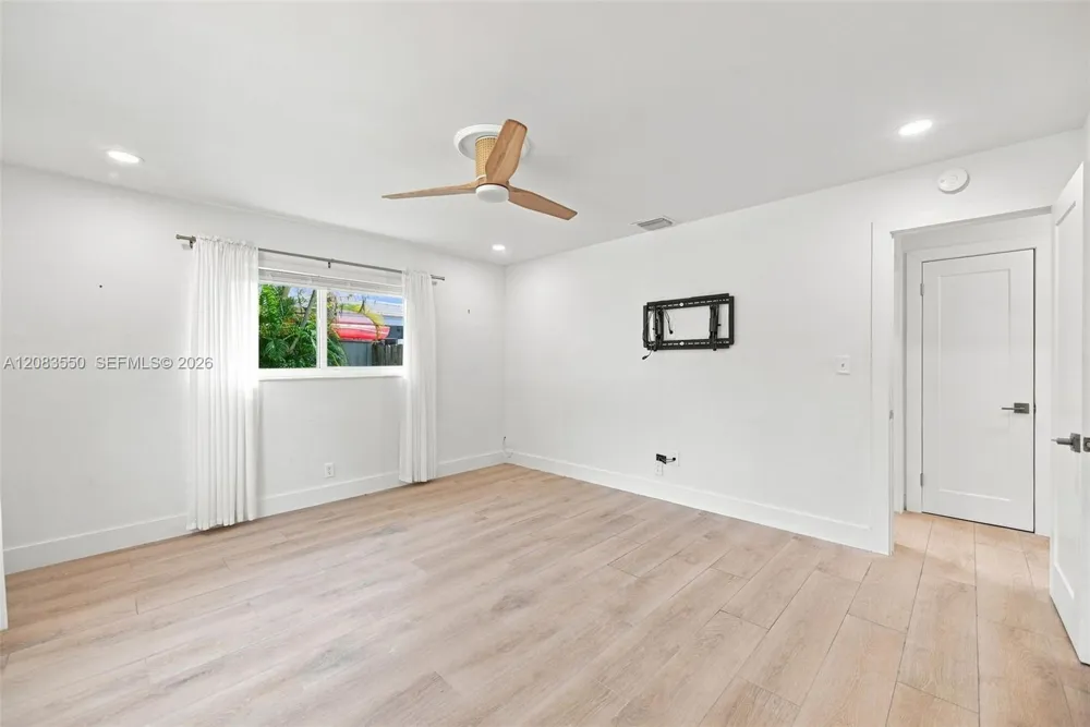 807 SE 9th Ter Deerfield Beach, FL 33441