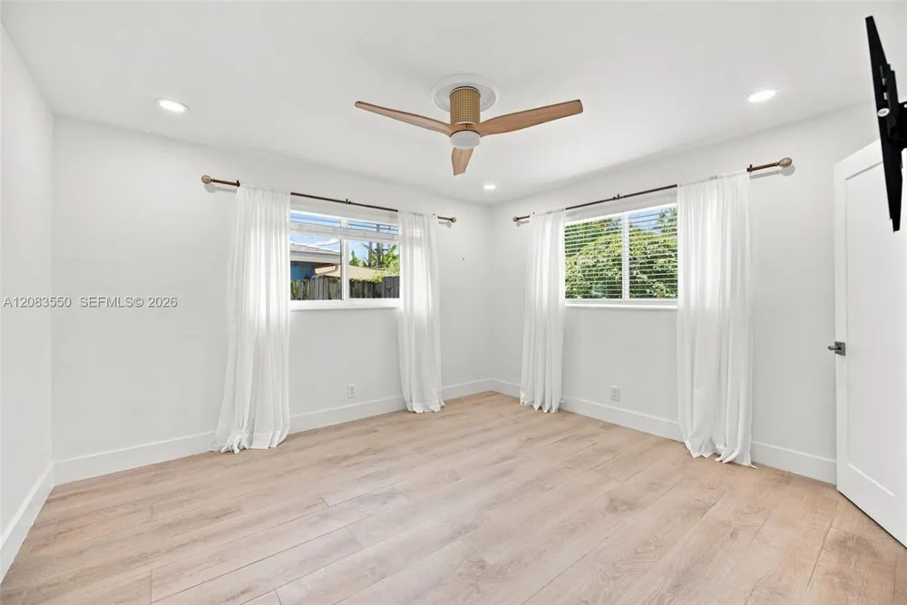 807 SE 9th Ter Deerfield Beach, FL 33441