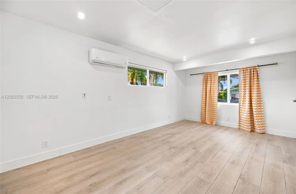 807 SE 9th Ter Deerfield Beach, FL 33441
