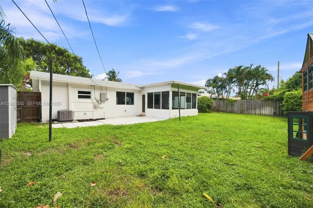 807 SE 9th Ter Deerfield Beach, FL 33441