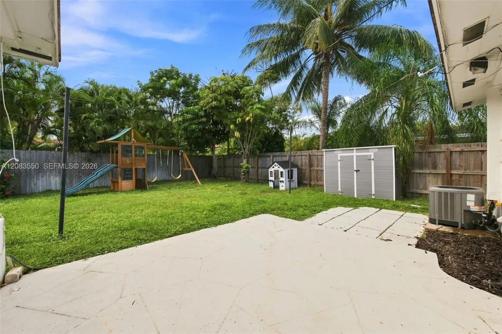 807 SE 9th Ter Deerfield Beach, FL 33441