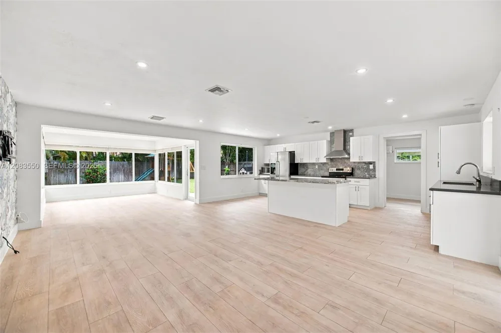 807 SE 9th Ter Deerfield Beach, FL 33441