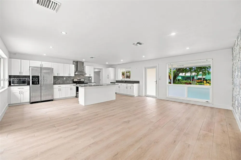 807 SE 9th Ter Deerfield Beach, FL 33441