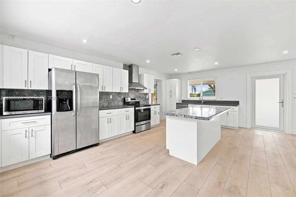 807 SE 9th Ter Deerfield Beach, FL 33441