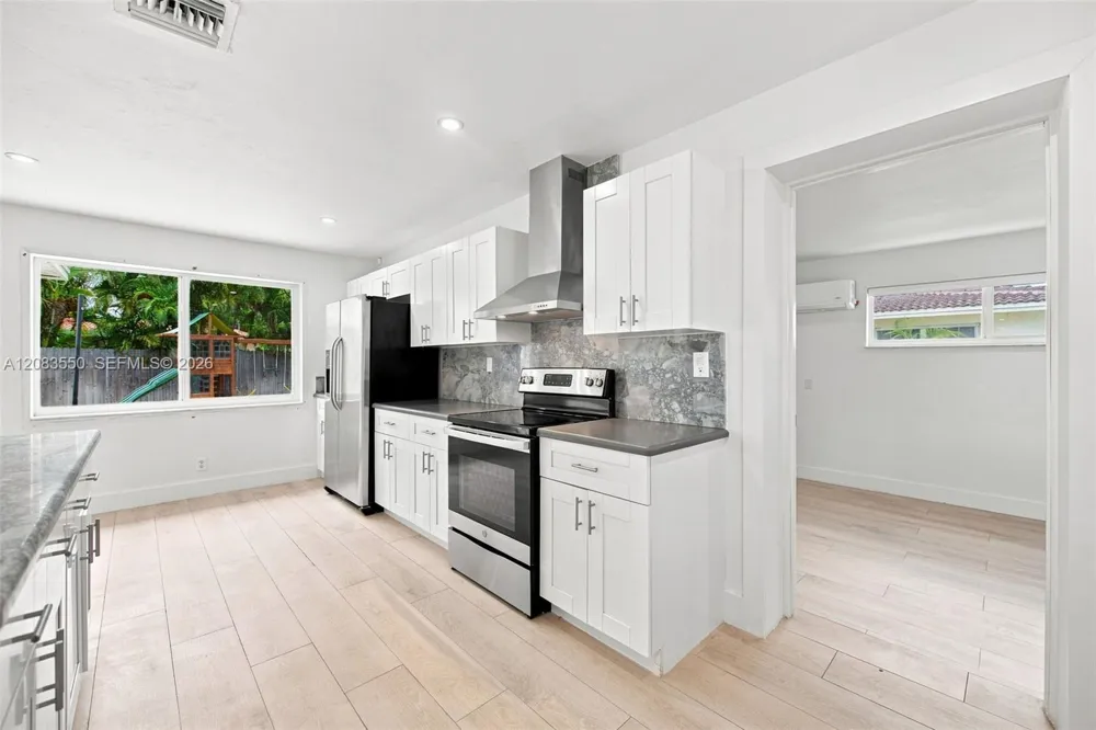 807 SE 9th Ter Deerfield Beach, FL 33441