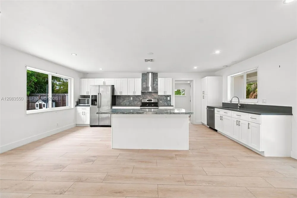 807 SE 9th Ter Deerfield Beach, FL 33441