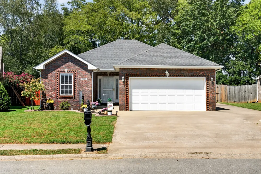1028 Hendricks Ct Clarksville, TN 37040