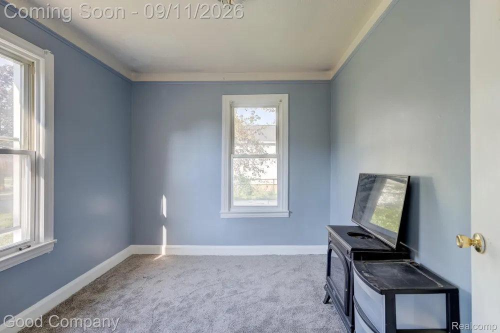7239 Stephens Road Center Line City, MI 48015