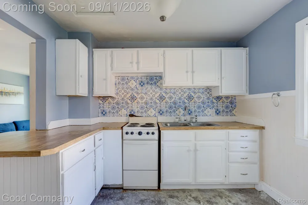 7239 Stephens Road Center Line City, MI 48015