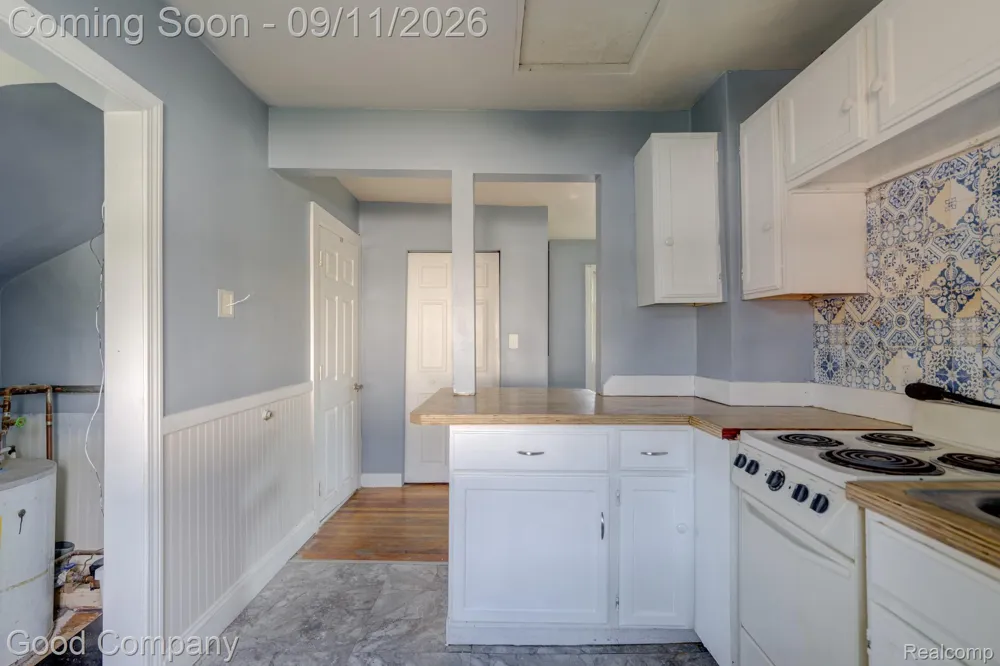 7239 Stephens Road Center Line City, MI 48015