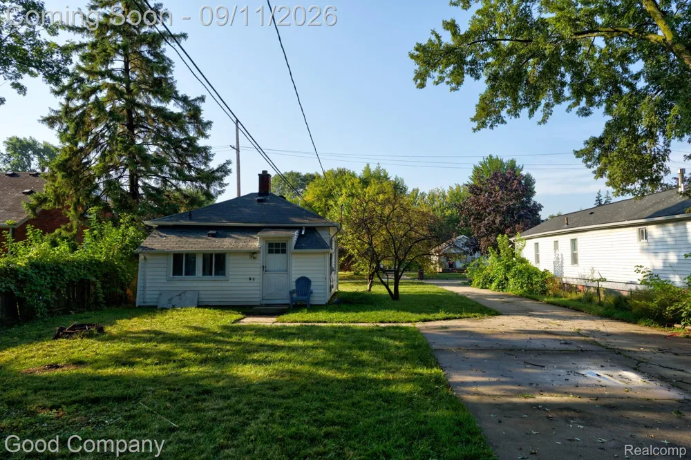 7239 Stephens Road Center Line City, MI 48015