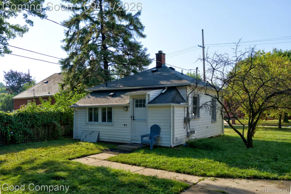 7239 Stephens Road Center Line City, MI 48015