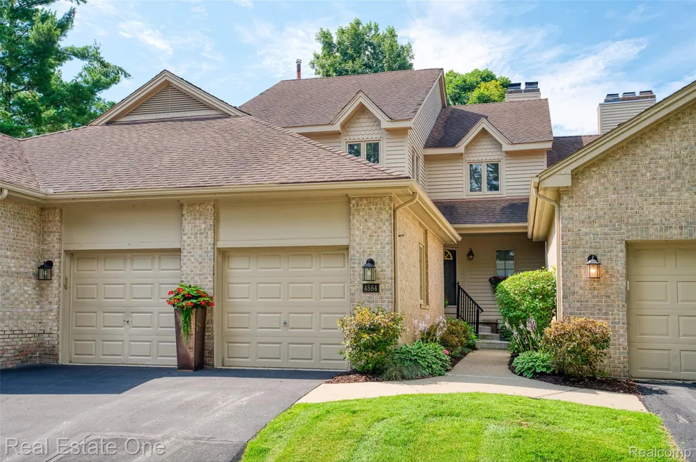 4884 Pine Eagles Court Genoa Township, MI 48116
