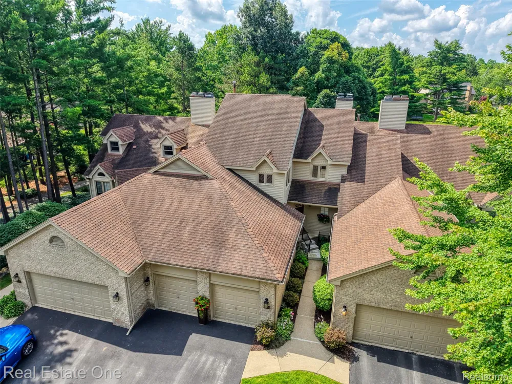 4884 Pine Eagles Court Genoa Township, MI 48116