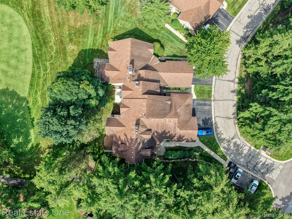 4884 Pine Eagles Court Genoa Township, MI 48116