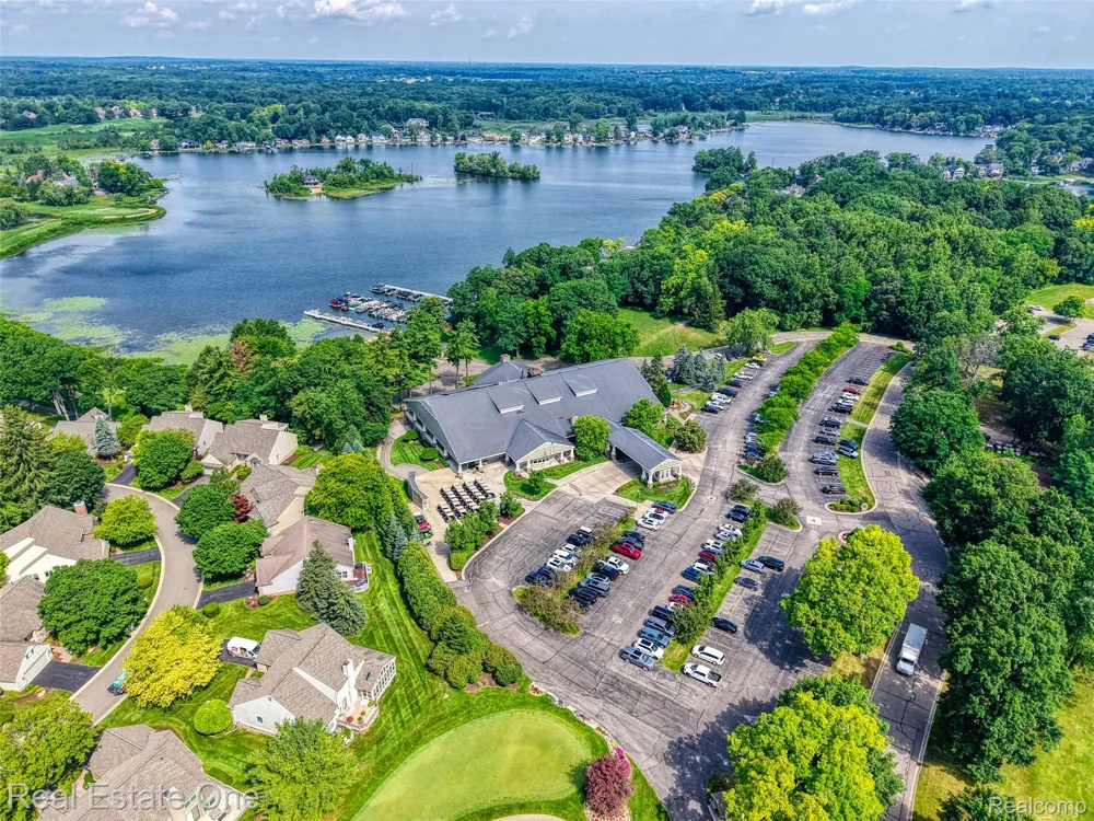 4884 Pine Eagles Court Genoa Township, MI 48116