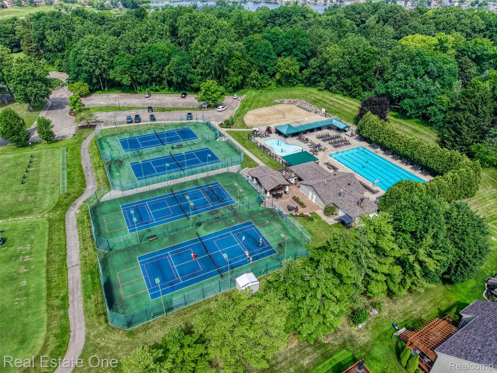 4884 Pine Eagles Court Genoa Township, MI 48116