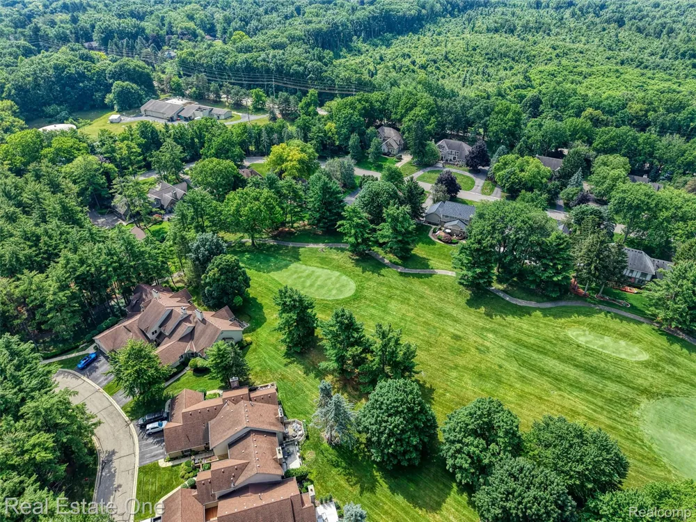 4884 Pine Eagles Court Genoa Township, MI 48116