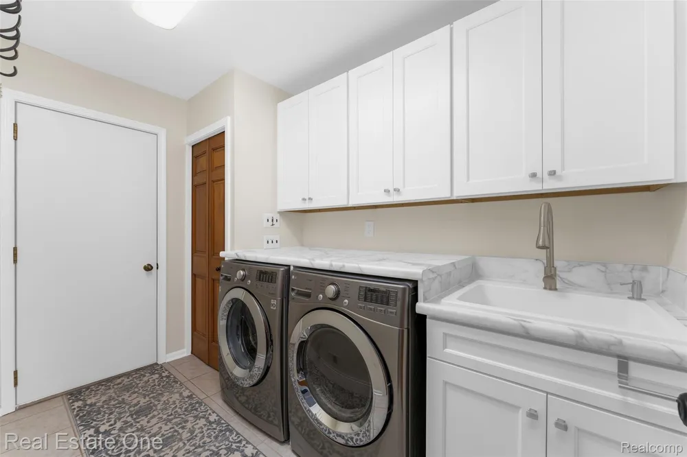 4884 Pine Eagles Court Genoa Township, MI 48116