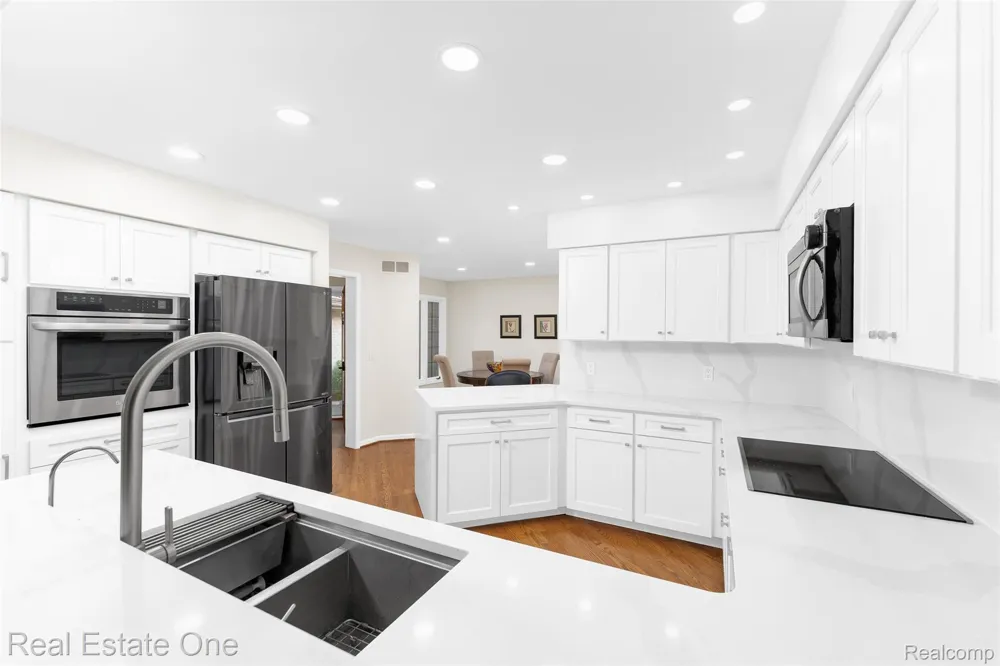 4884 Pine Eagles Court Genoa Township, MI 48116